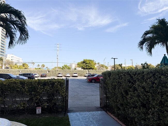 Building Photo - 200 S Birch Rd