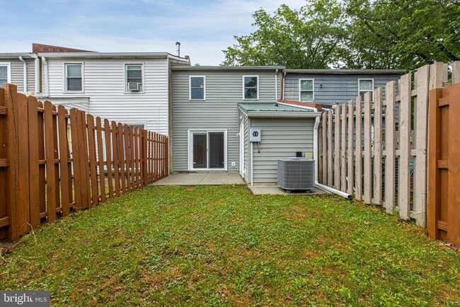 Building Photo - 46 Village Dr