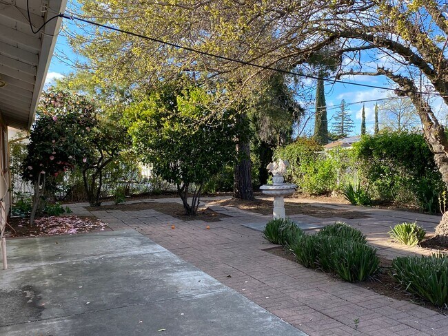 Building Photo - 55 and over located in Leisure Town! Updated home throughout! Beautiful backyard!