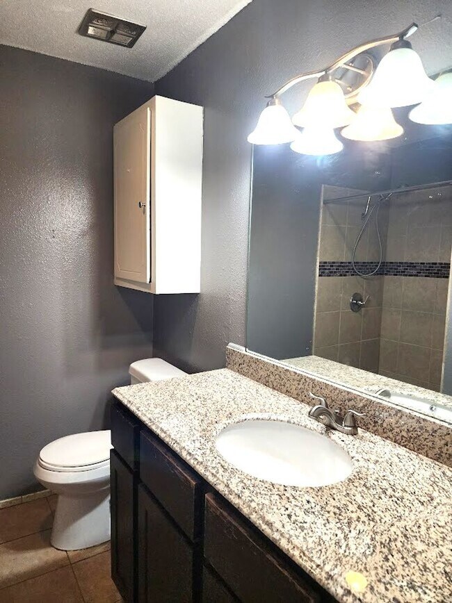 Building Photo - 3 Bed 2.5 Bath Apt NW OKC