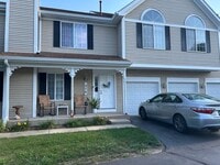 Building Photo - 270 Sandhurst Ln