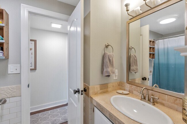 Building Photo - Wonderfully Updated Ranch Home in Bethany near Rock Creek, Westview High School and Sommerset W. ...