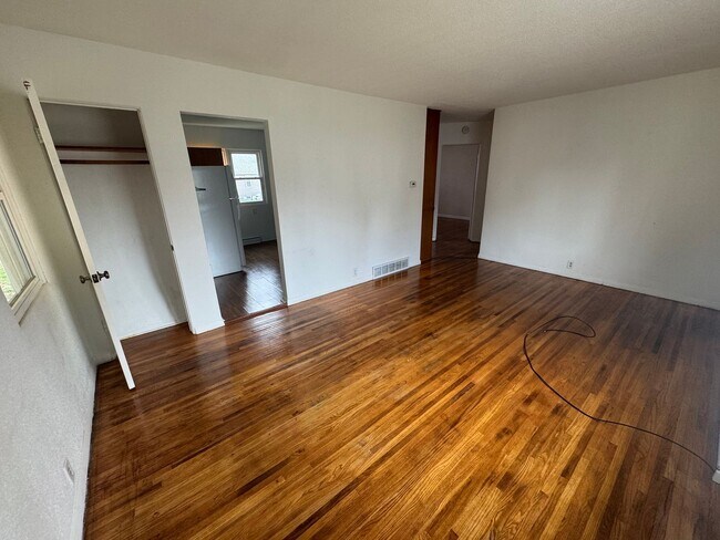 Building Photo - Oregon St 1153-1155