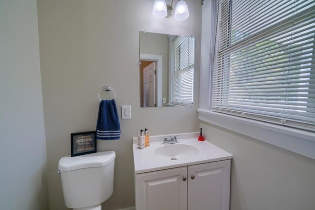 Building Photo - 1482 Hildreth Ave