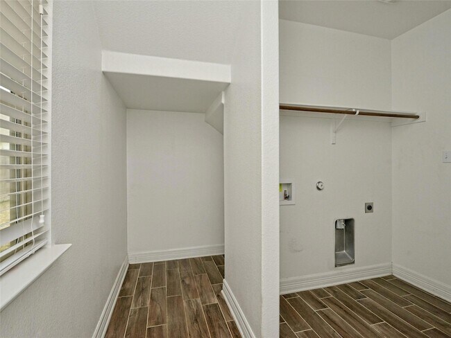 Building Photo - 3724 Lunet Ring Way