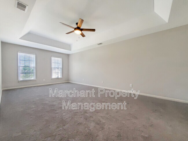 Building Photo - 15 Silverthorn Ct