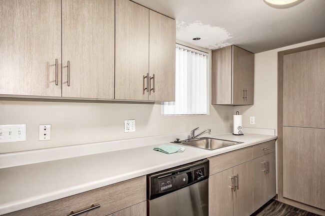 Building Photo - La Palmilla Apartments