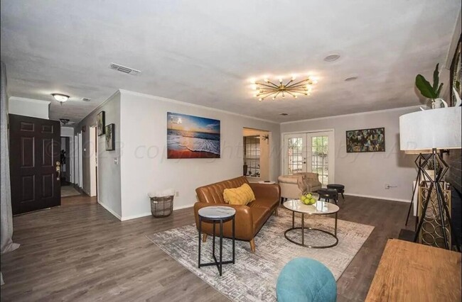 Building Photo - 6701 Deer Park Dr