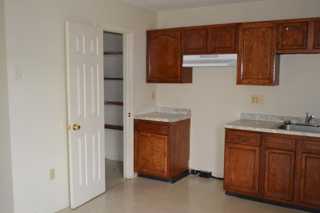 Building Photo - 119 Ashley St