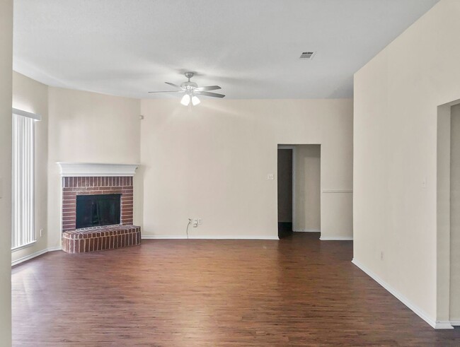 Building Photo - Charming 4-Bedroom Home in Mansfield ISD!