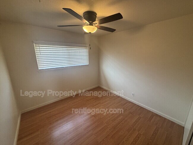 Building Photo - 10763 Oakton Way