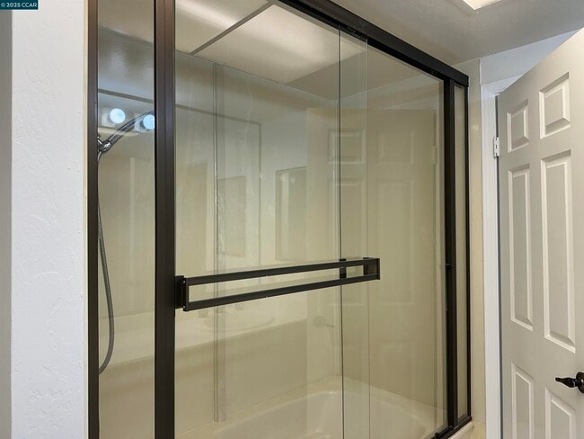 Building Photo - 224 Lasso Cir