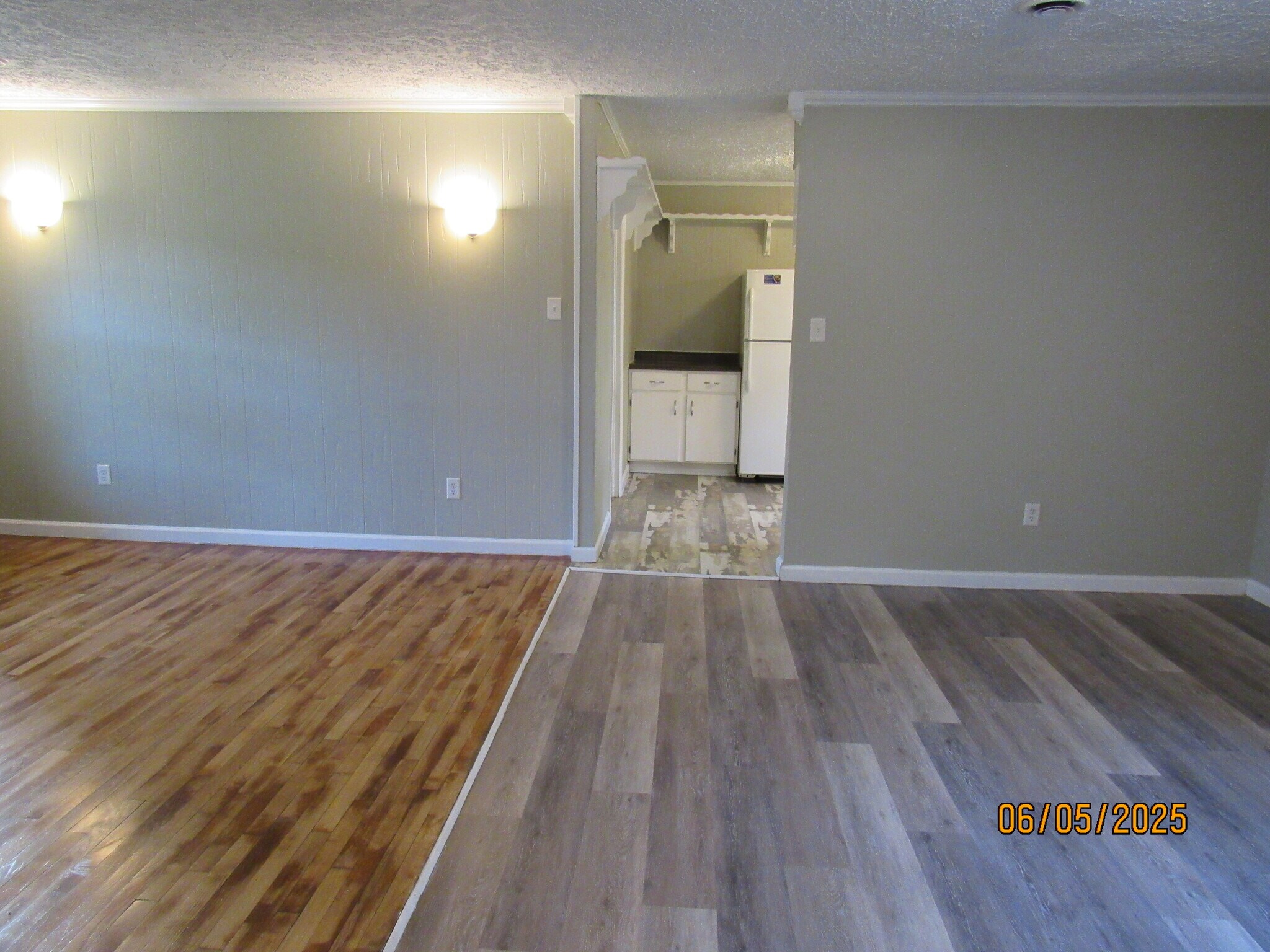Building Photo - 2215 Macy Ave