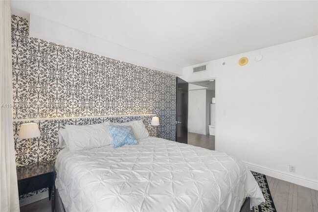 Building Photo - 1100 West Ave