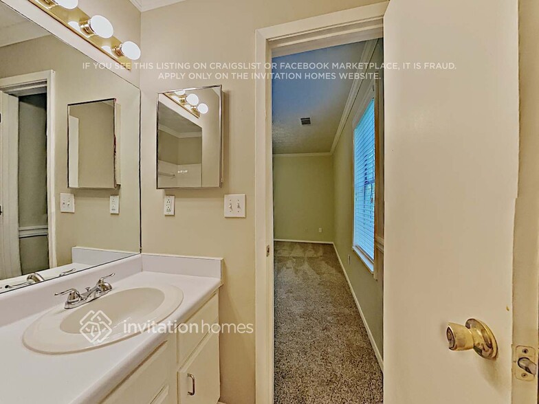 Building Photo - 10495 Ash Rill Dr