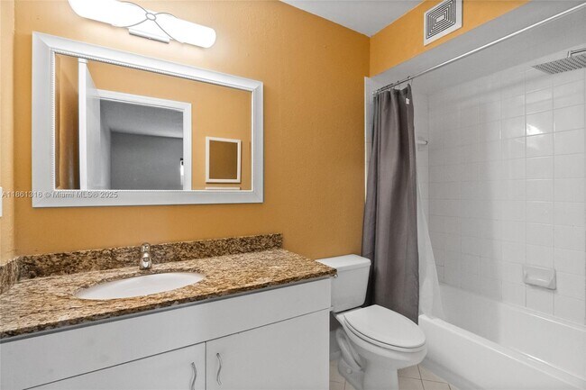 Building Photo - 2082 Madeira Dr