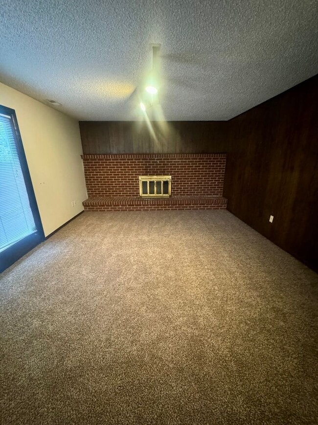 Building Photo - Vista Grande Terrace/4 Bedroom Home