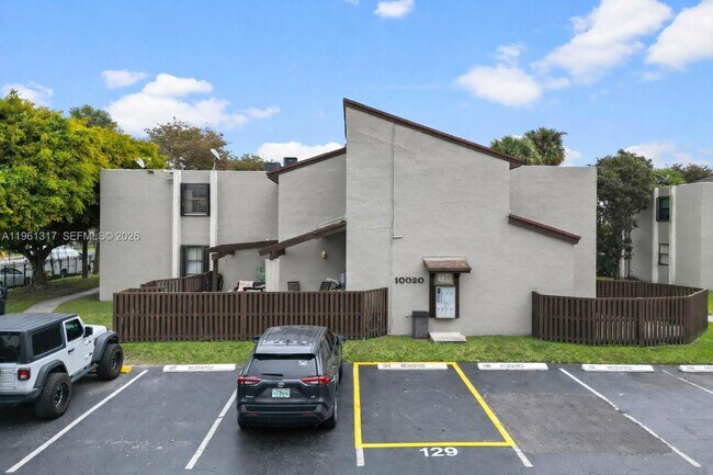 Building Photo - 10020 NW 9th St Cir