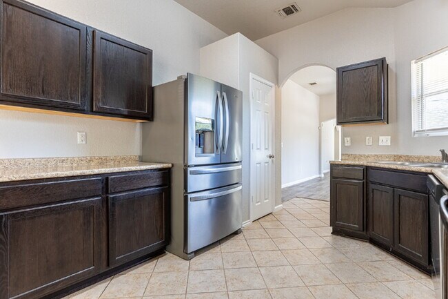 Building Photo - 9802 Vandenberg Way