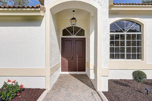 Building Photo - 1255 SW Maplewood Dr