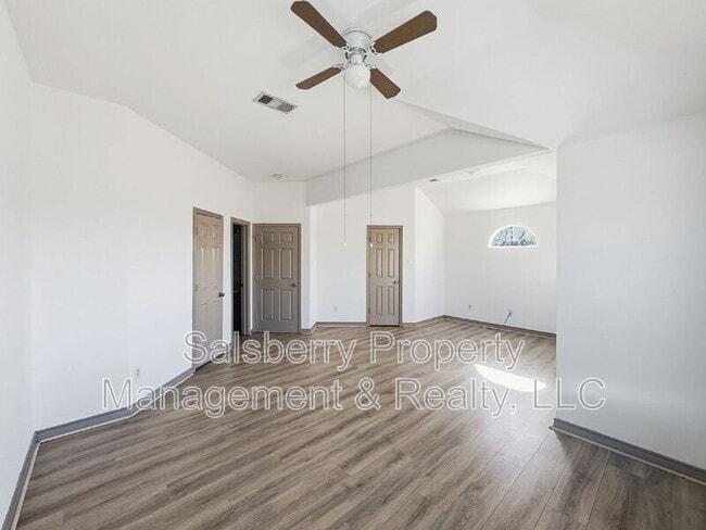 Building Photo - 3950 Seaside Ct