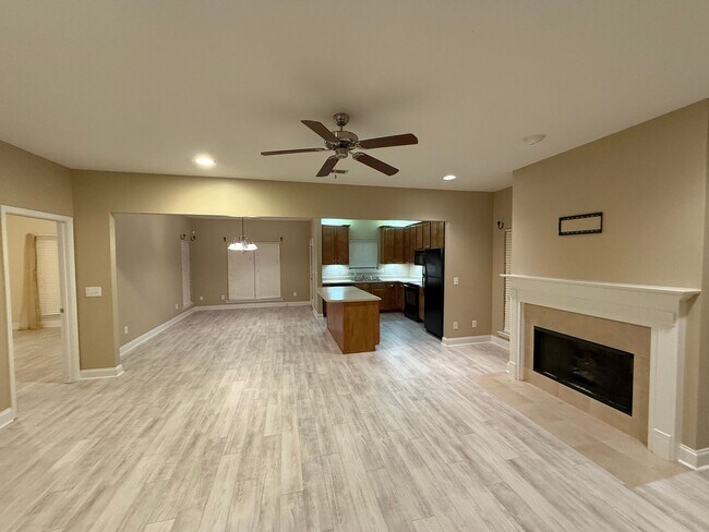 Building Photo - Chelsea Park - One Level 2 Bedroom on a Cu...