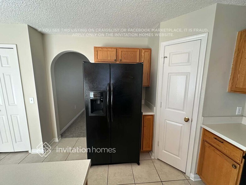 Building Photo - 2361 Pavilion Terrace