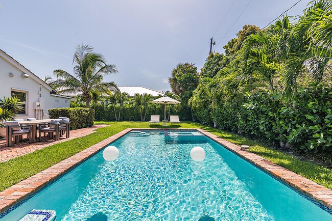 Building Photo - 319 Hunter St