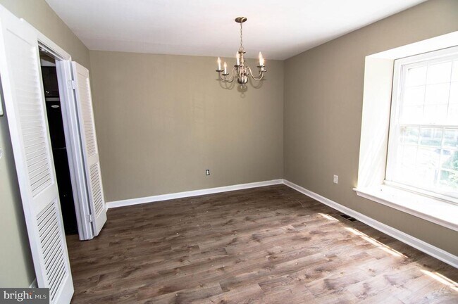 Building Photo - 5404 Helm Ct