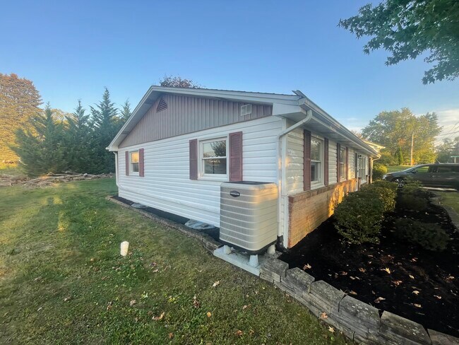 Building Photo - 407 Mount Allen Drive