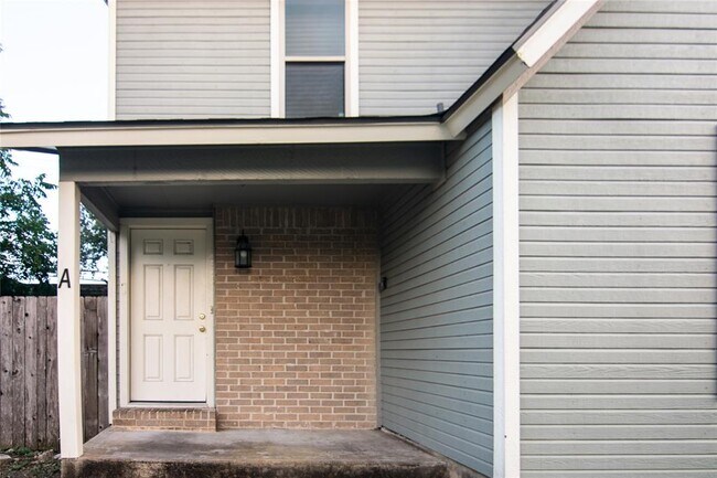 Building Photo - 8807 Springmail Cir