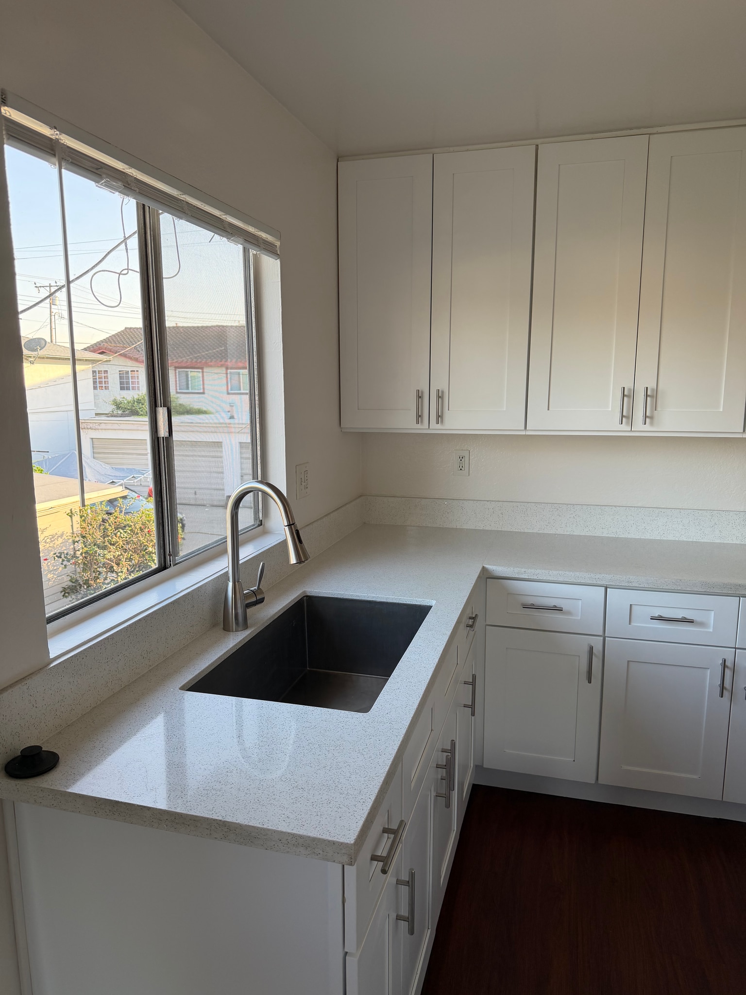 Building Photo - 525 Jacmar Dr