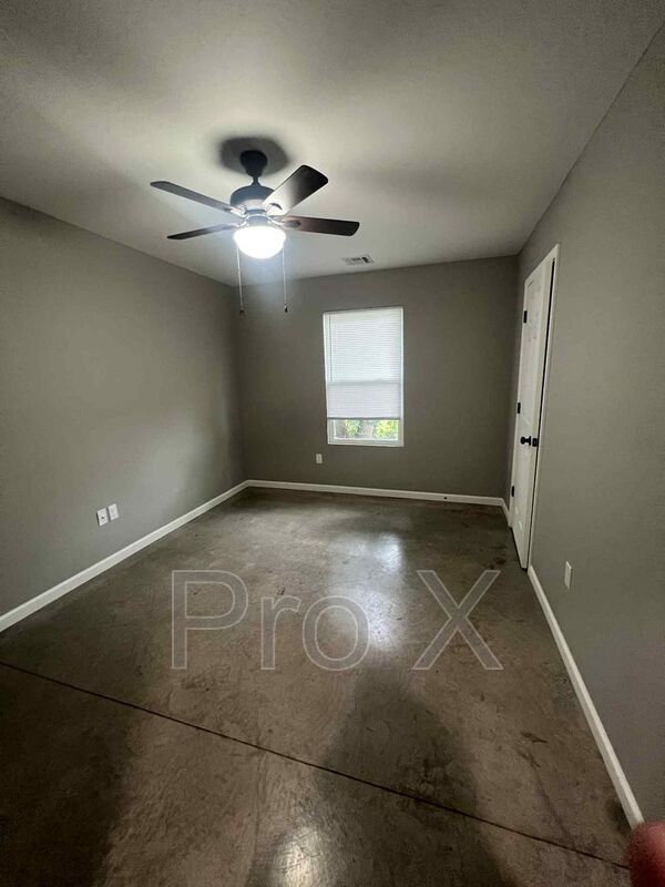 Building Photo - 206 N Wall Ave