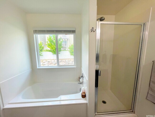 Building Photo - 616 W 4050 N