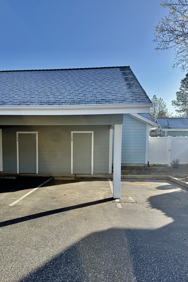Building Photo - 179 Highlands Ct