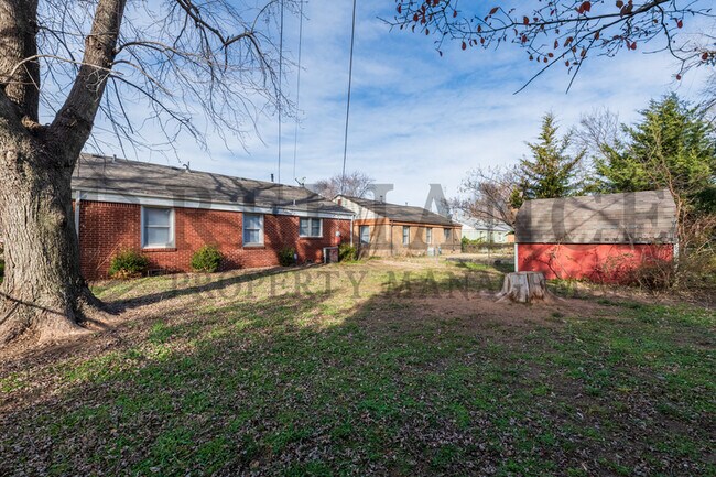 Building Photo - 1720 S Windsor Rd