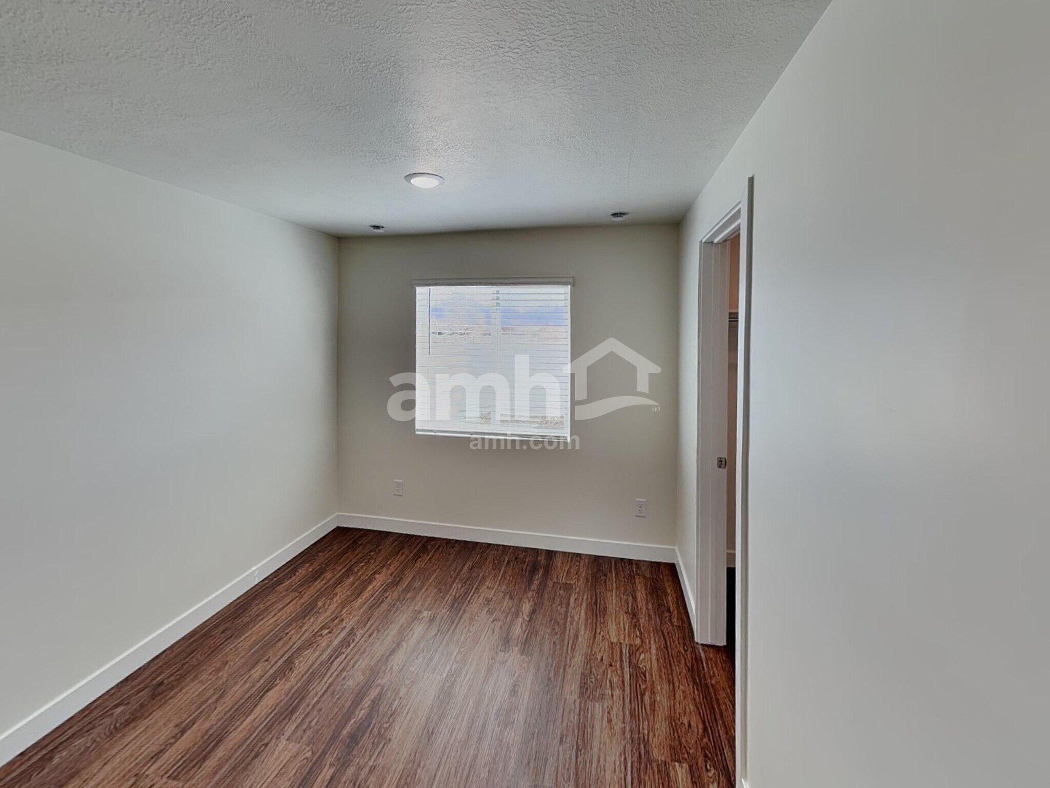 Building Photo - 1346 W Mahogany St