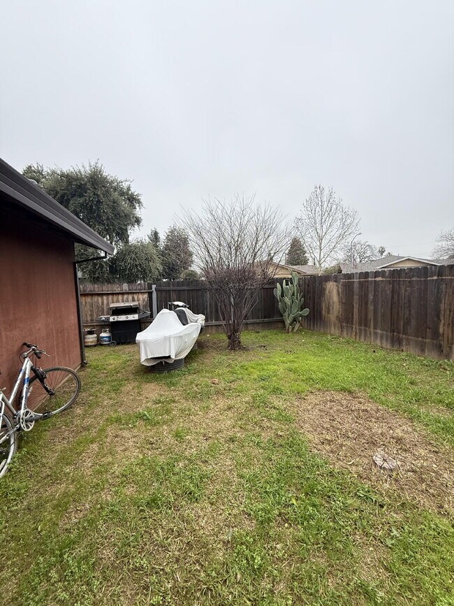 Building Photo - "Charming 2-Bed Duplex in Rancho Cordova – 1,110 Sq Ft of Comfort!"