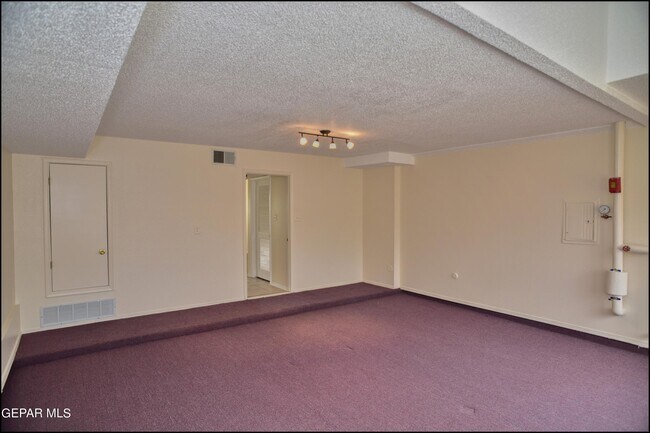 Building Photo - 4613 Robert Holt Dr
