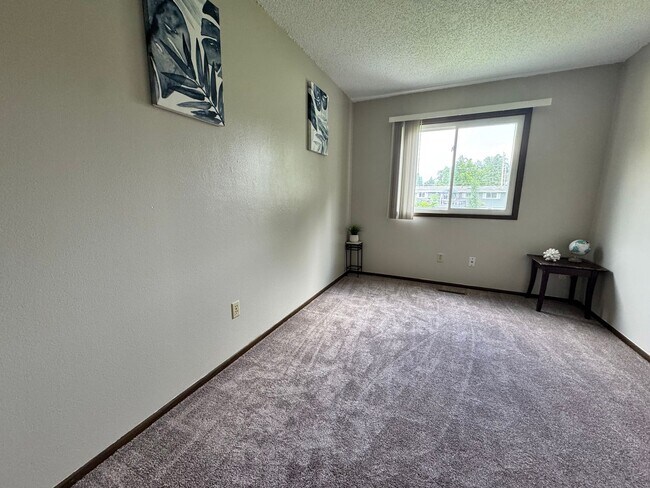 Building Photo - 3 bed, 1.5 bath duplex for rent in Cedar Falls