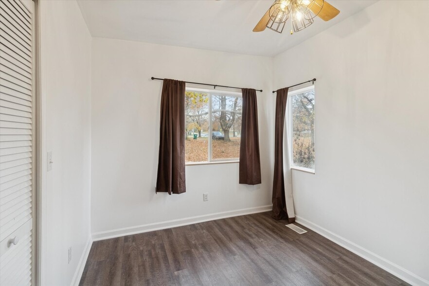 Building Photo - 671 W Clark Rd