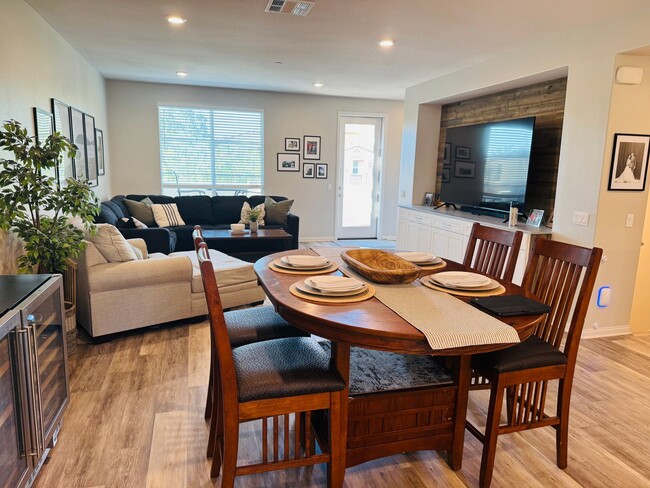 Building Photo - Experience Luxury Living With 4 Bedrooms o...