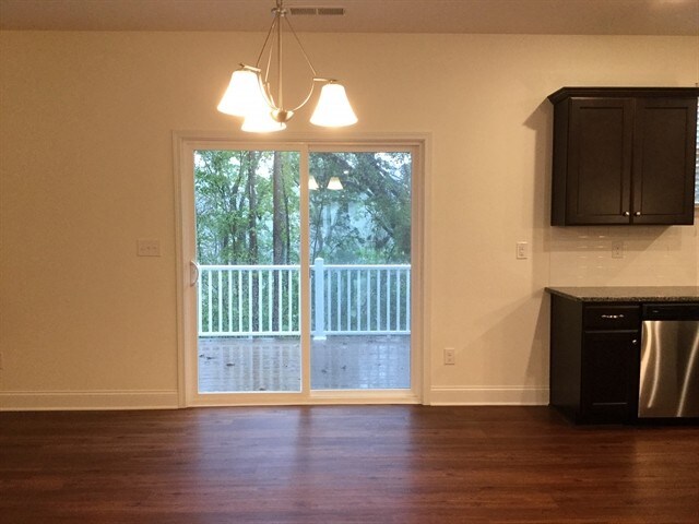 Building Photo - 3021 Greenmont Cir