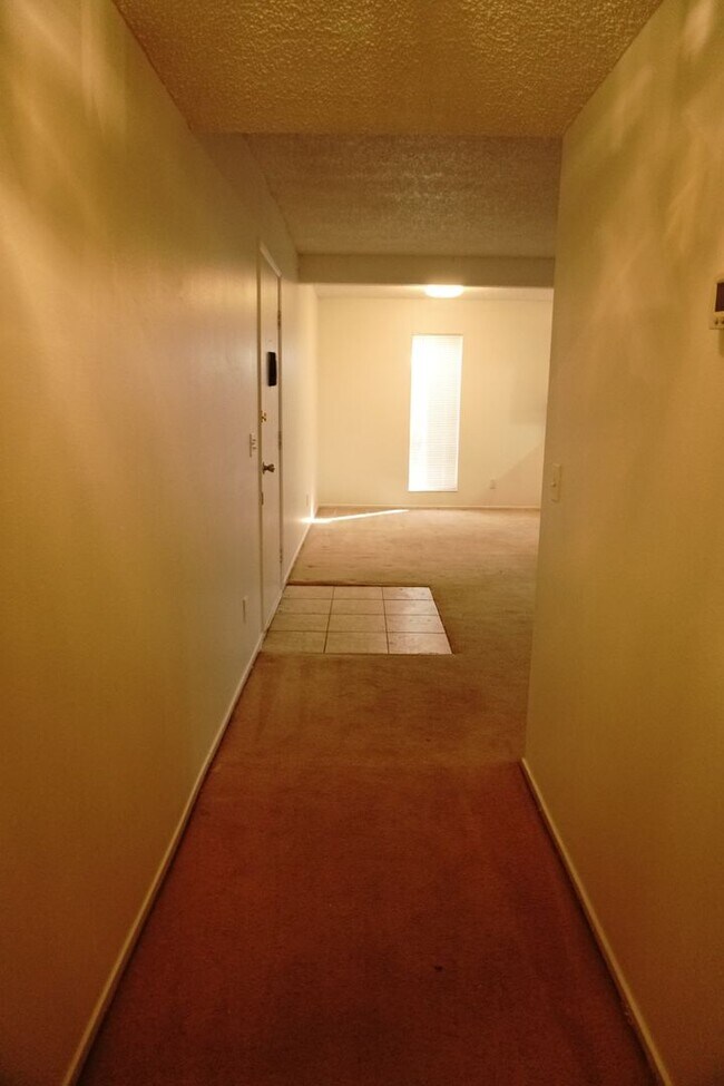 Building Photo - 1405 Vegas Valley Dr