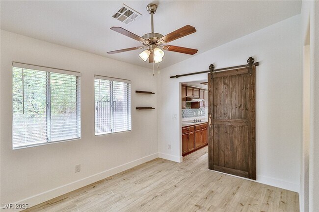 Building Photo - 4413 Live Oak Dr