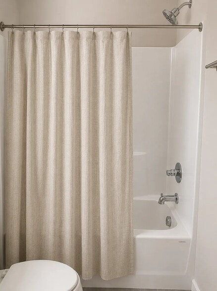 Guest Bathroom - 620 Rush St