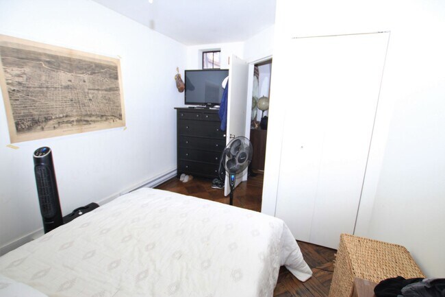 Building Photo - 2831 W Girard Ave