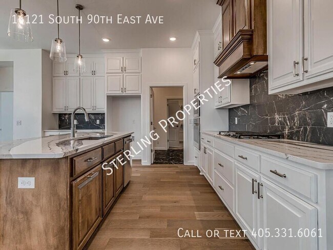 Building Photo - 16121 S 90th East Ave