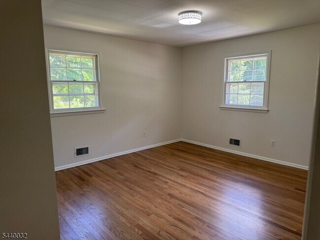 Building Photo - 76 Cider Mill Rd