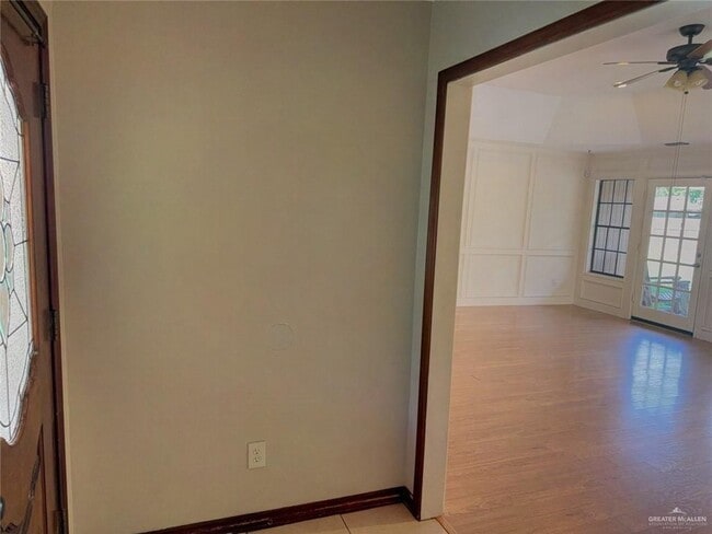 Building Photo - 120 E Gardenia Ave